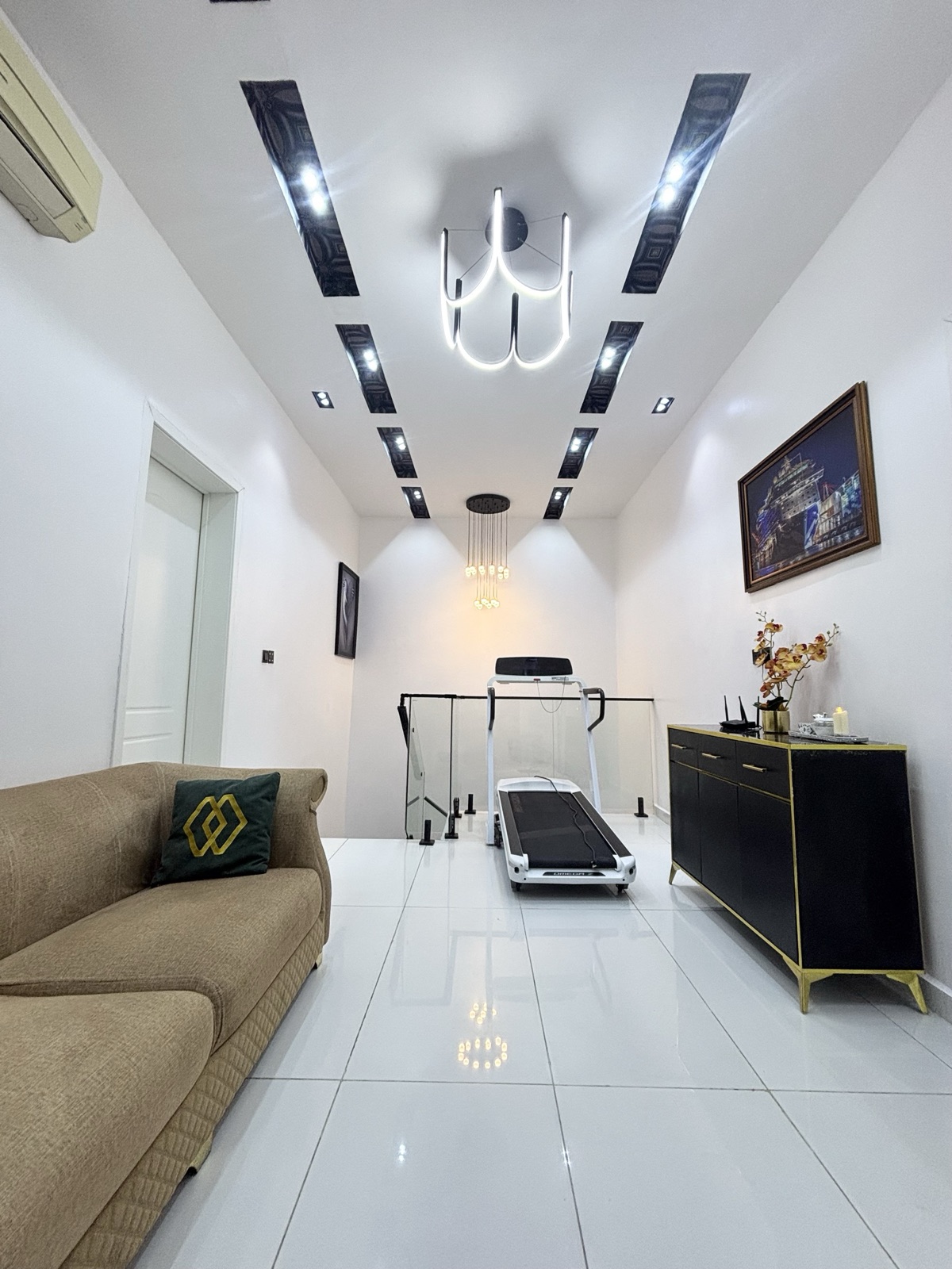 The Victoria Island Studio photo 6